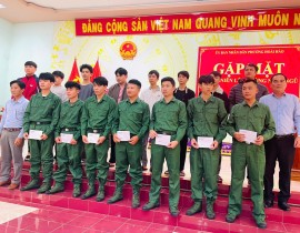 X-Lanh-dao-Hoi-Nong-dan-thi-xa-tham-va-tang-qua-thanh-nien-len-duong-nhap-ngu-nam-2025.jpg