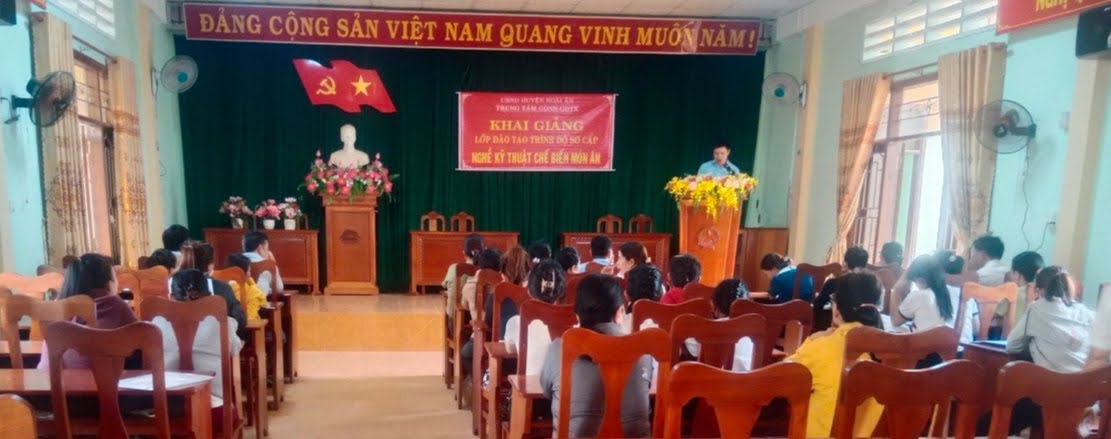 Quang cảnh khai mạc lớp sơ cấp nghề