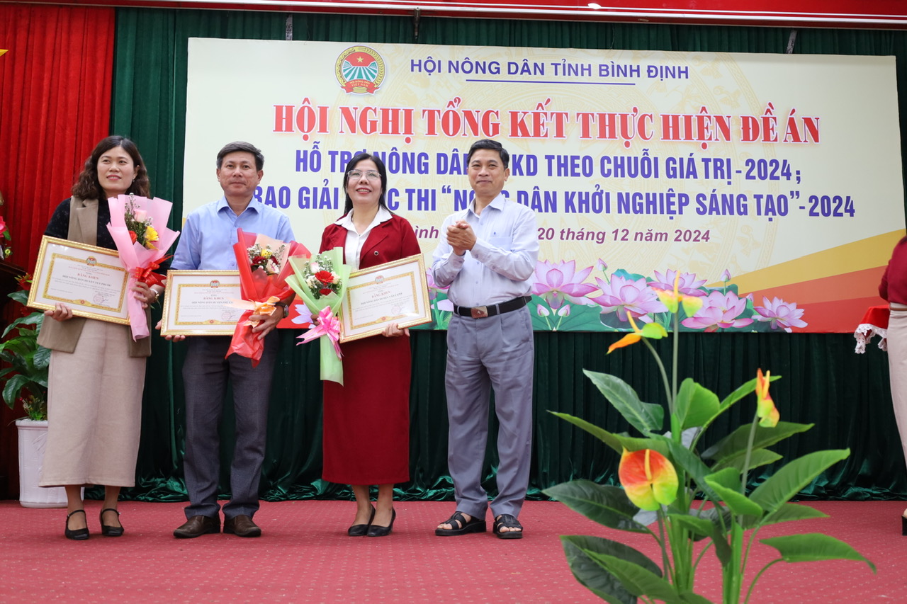 trao cac tap the xuat sac trong thuc hien chuoi nam 2024